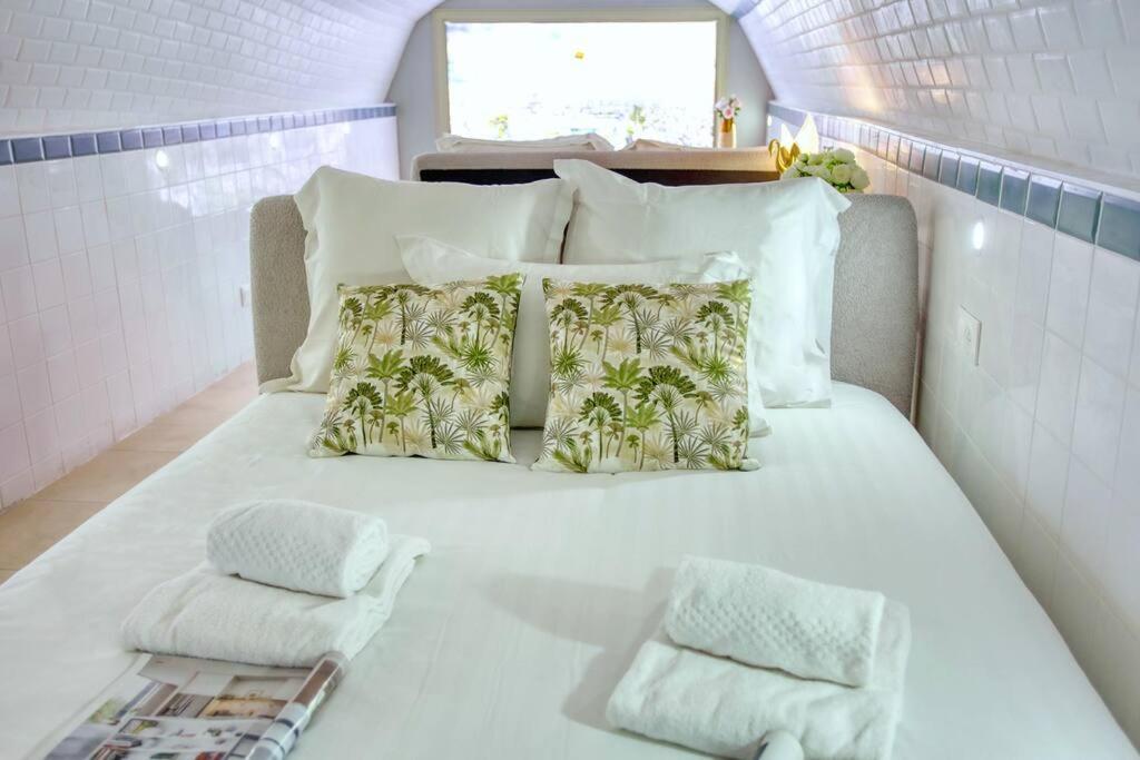 Le Nid Parisien Triplex Cosy Et Chaleureux Apartment Luaran gambar