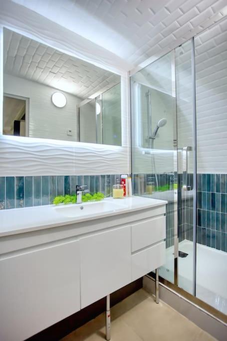 Le Nid Parisien Triplex Cosy Et Chaleureux Apartment Luaran gambar
