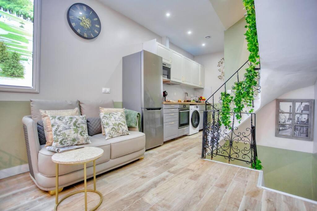 Le Nid Parisien Triplex Cosy Et Chaleureux Apartment Luaran gambar