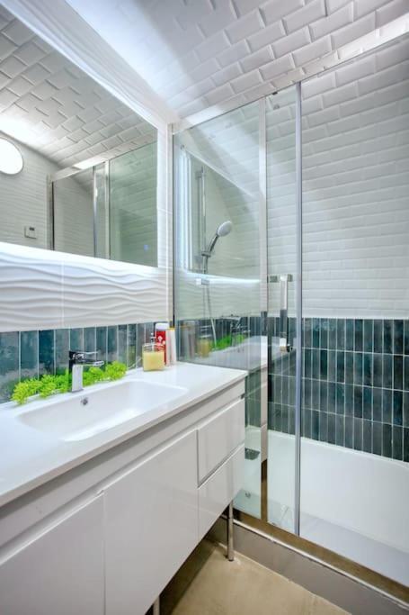 Le Nid Parisien Triplex Cosy Et Chaleureux Apartment Luaran gambar