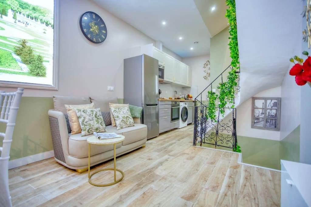 Le Nid Parisien Triplex Cosy Et Chaleureux Apartment Luaran gambar