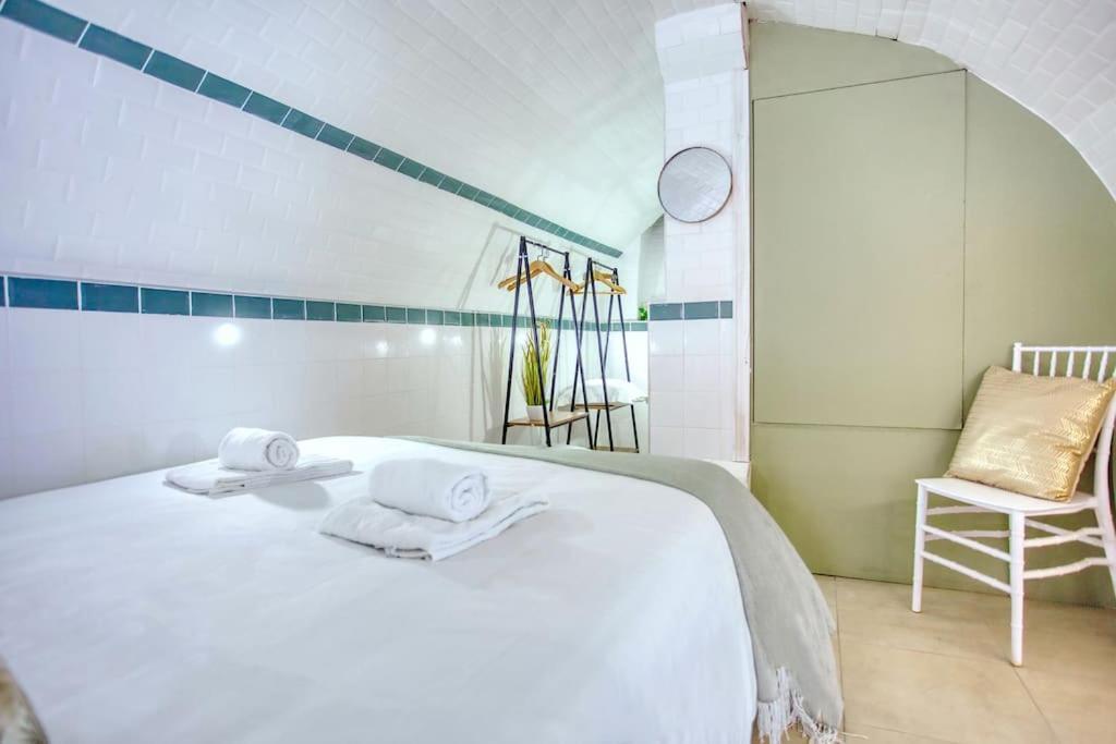 Le Nid Parisien Triplex Cosy Et Chaleureux Apartment Luaran gambar